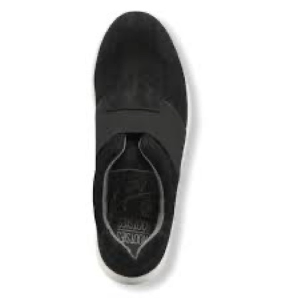 410- Mootsies Tootsies NEW w/Box Black SwedeLike Slip on Sneakers Size 7 - Picture 1 of 8